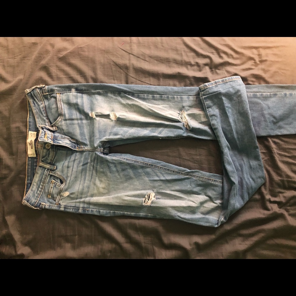 ripped medium wash hollister jeans 3L